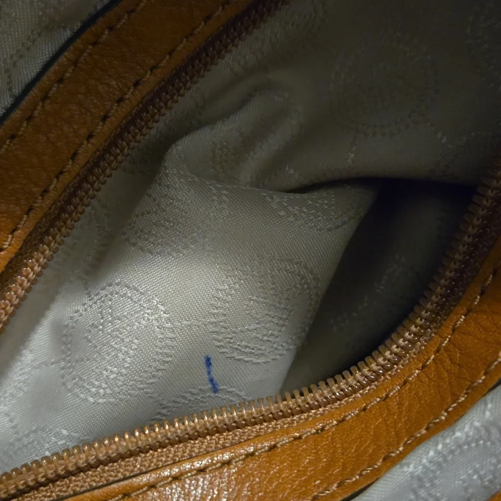 Micheal Kors Jet Set Chain Tote and Wallet - Picture 12 of 13